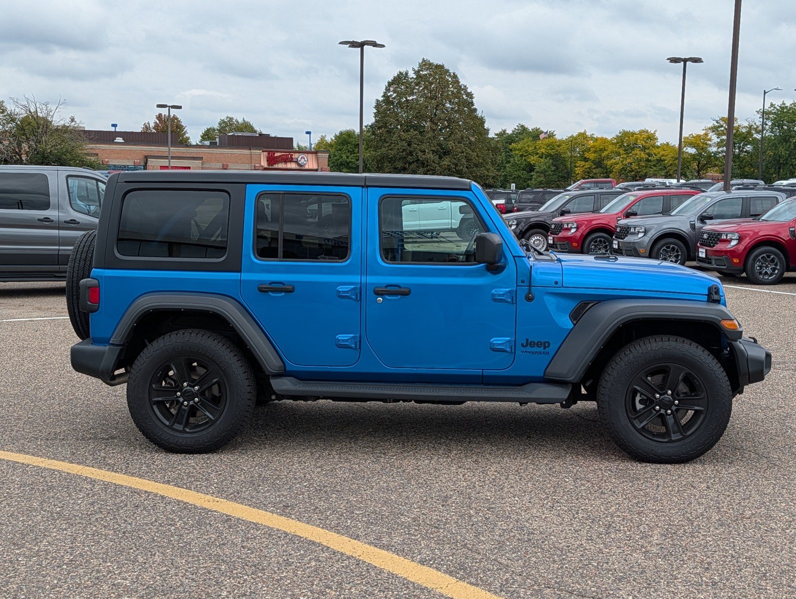Used 2022 Jeep Wrangler Unlimited Sport AWD/4WD image 6