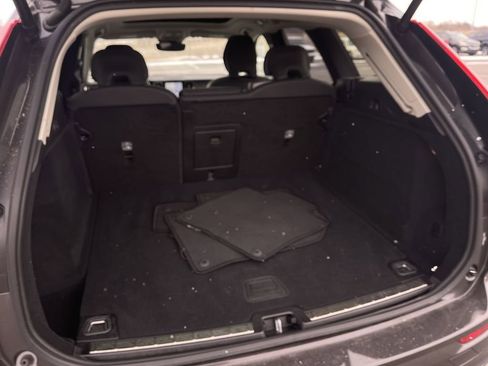 Used 2025 Volvo XC60 B5 Plus image 4