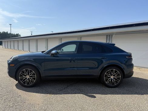 Used 2024 Porsche Cayenne Coupe AWD/4WD image 2