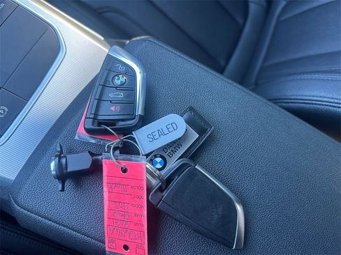 Used 2021 BMW 330i xDrive Sedan w/ Convenience Package image 32