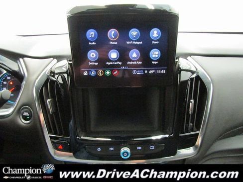 Used 2023 Chevrolet Traverse LT image 34