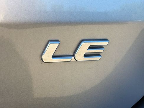 Used 2020 Toyota Sienna LE w/ Carpet Mat Package FWD image 6