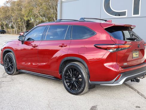 Used 2023 Toyota Highlander XSE image 6
