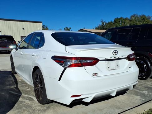 Used 2018 Toyota Camry L image 4