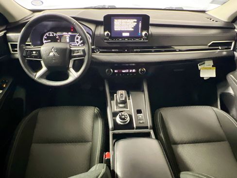 Used 2023 Mitsubishi Outlander ES image 30