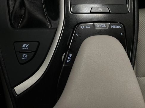 Used 2020 Lexus UX 250h w/ Premium Package image 26