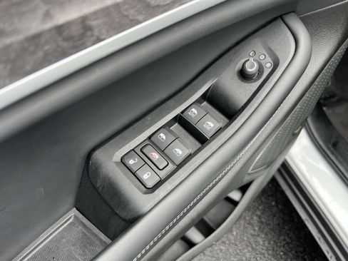 Used 2022 Jeep Grand Cherokee Limited image 16