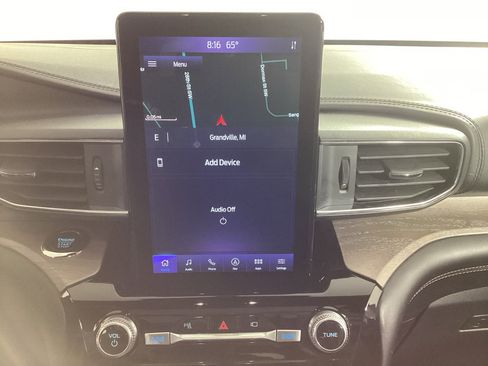 Used 2023 Ford Explorer Platinum w/ Technology Package image 12