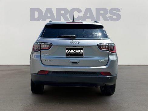 Used 2022 Jeep Compass Latitude w/ Sun and Sound Group AWD/4WD image 6