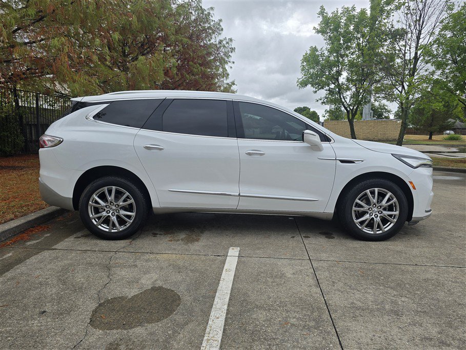 Used 2023 Buick Enclave Essence w/ Experience Buick Package FWD image 7