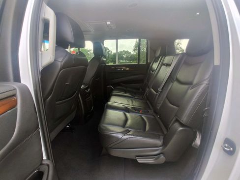 Used 2018 Cadillac Escalade ESV Premium Luxury AWD/4WD image 33