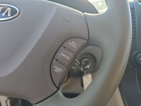 Used 2009 Kia Sedona LX image 20