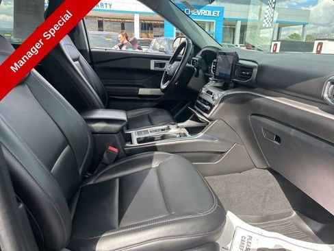 Used 2022 Ford Explorer XLT w/ Equipment Group 202A RWD image 32
