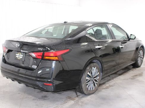 Used 2024 Nissan Altima 2.5 SV FWD image 9