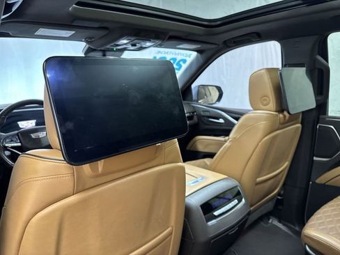 Certified 2021 Cadillac Escalade Premium Luxury w/ Driver Assist Tech Package AWD/4WD image 15
