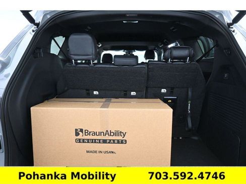 Used 2026 Toyota Sienna XSE FWD image 4