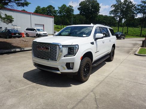 Used 2023 GMC Yukon XL Denali w/ Advanced Technology Package AWD/4WD image 28