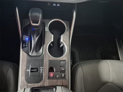 Used 2023 Toyota Highlander Platinum image 29