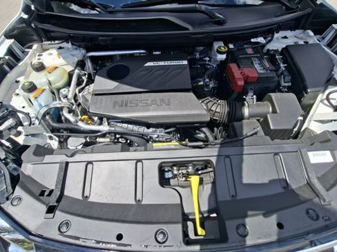 Certified 2025 Nissan Rogue SV FWD image 24