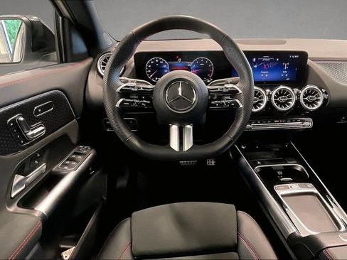 Used 2025 Mercedes-Benz GLA 250 4MATIC image 9