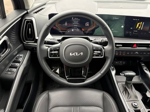Certified 2025 Kia Sorento S w/ Panoramic Sunroof Package FWD image 19