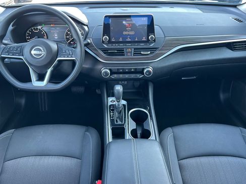 Used 2024 Nissan Altima 2.5 SV image 13