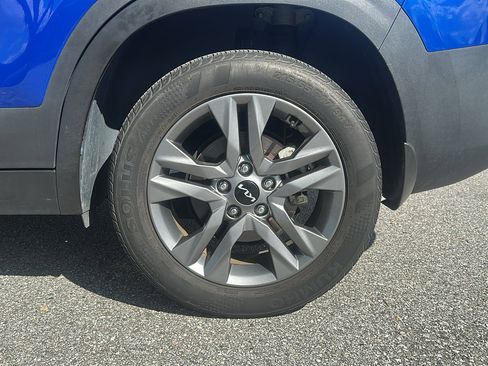 Used 2023 Kia Seltos LX image 19