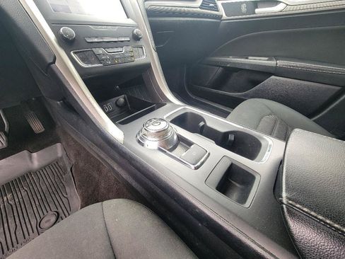 Used 2020 Ford Fusion SE AWD/4WD image 22