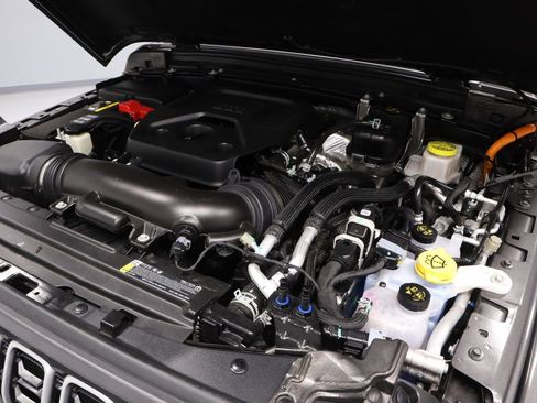 Used 2025 Jeep Wrangler Unlimited Sahara image 13