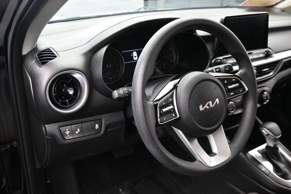 Used 2024 Kia Forte LXS w/ LXS Technology Package FWD image 15