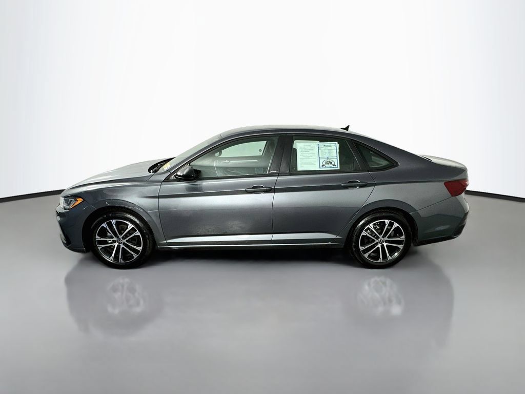 Used 2025 Volkswagen Jetta Sport FWD image 4