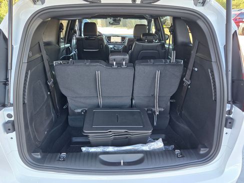 New 2026 Chrysler Pacifica Limited w/ Uconnect Theater Family Group image 24