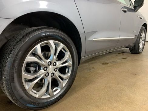 Used 2021 Buick Enclave Avenir w/ Avenir Technology Package AWD/4WD image 9