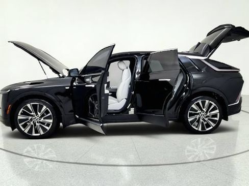 Used 2024 Cadillac Lyriq Luxury RWD image 15