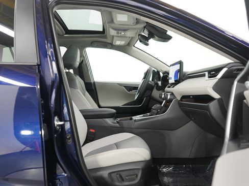 Used 2025 Toyota RAV4 Limited image 10