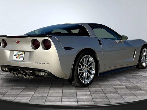 Used 2005 Chevrolet Corvette Coupe w/ Preferred Equipment Group RWD image 6