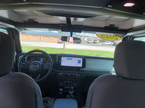 New 2025 Jeep Gladiator Sport image 25