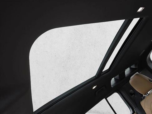 New 2026 Land Rover Defender 110 X-Dynamic SE AWD/4WD image 29
