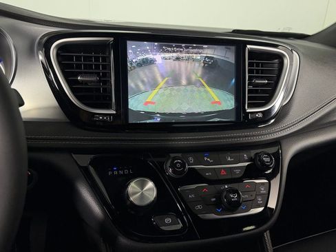 Certified 2026 Chrysler Pacifica Limited FWD image 16