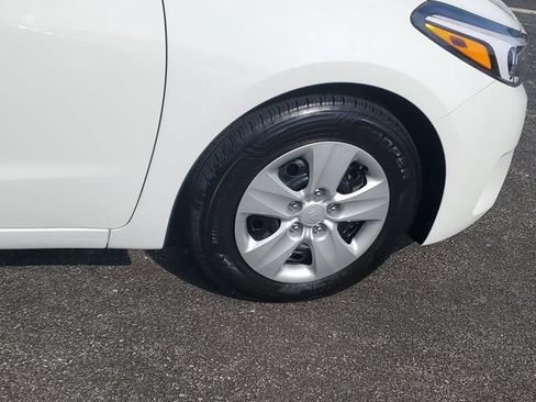 Used 2017 Kia Forte LX FWD image 6
