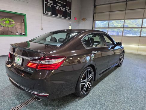Used 2016 Honda Accord Touring image 6