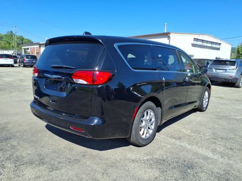 Used 2024 Chrysler Voyager LX FWD image 3