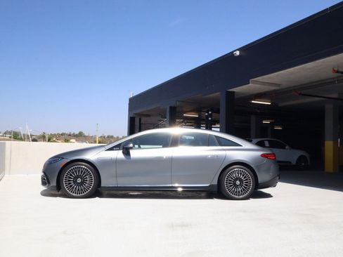 Used 2022 Mercedes-Benz EQS 450+ Sedan image 2