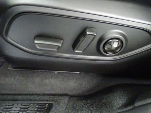Certified 2024 Jeep Grand Cherokee Laredo AWD/4WD image 3