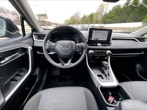 Used 2025 Toyota RAV4 XLE AWD/4WD image 17