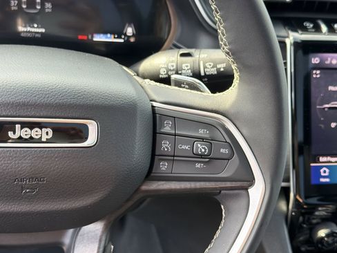 Used 2024 Jeep Grand Cherokee L Limited w/ Luxury Tech Group II image 28