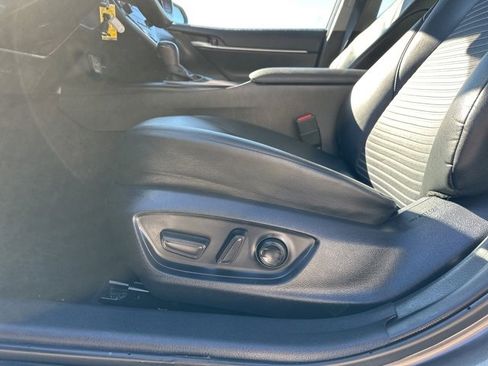 Used 2024 Toyota Camry SE image 11