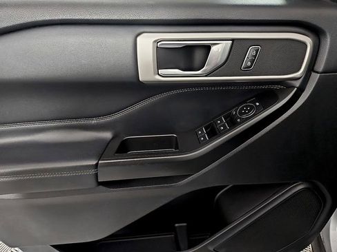 Used 2020 Ford Explorer XLT w/ Equipment Group 202A image 13