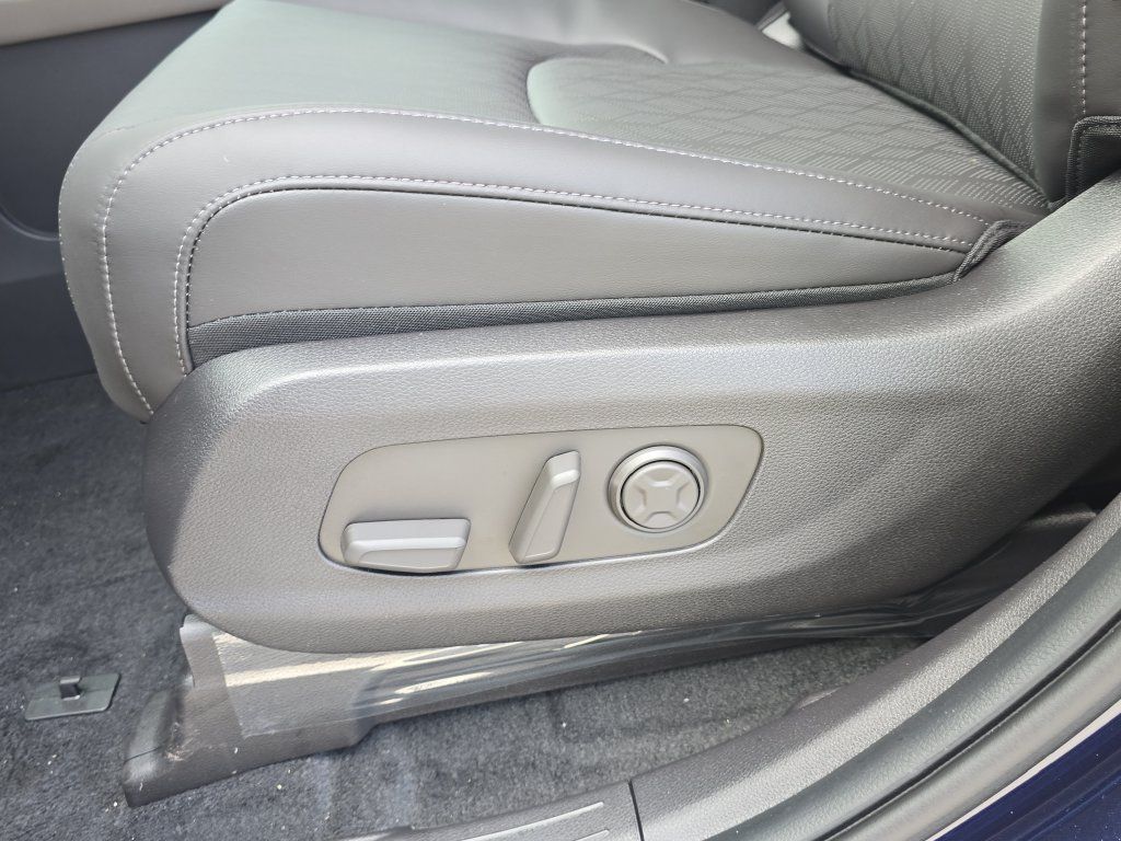 New 2027 Kia Carnival EX FWD image 22