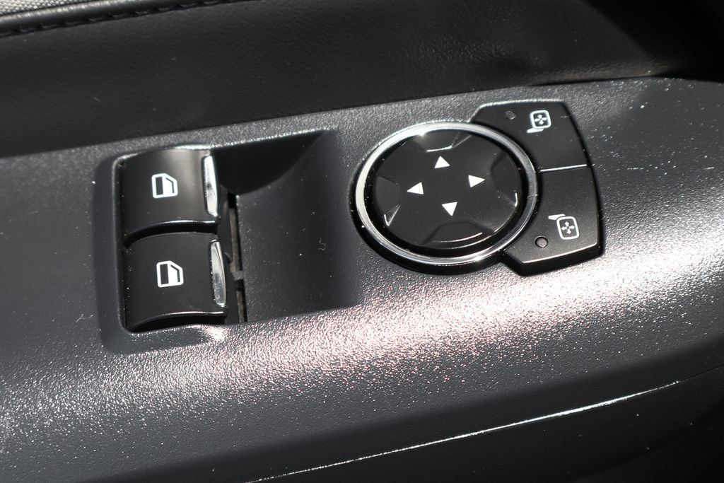 Used 2025 Ford Mustang Coupe RWD image 18